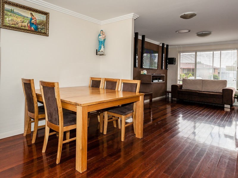 12 Lloyd St, Greystanes NSW 2145