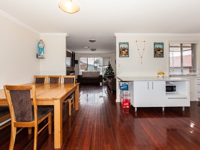 12 Lloyd St, Greystanes NSW 2145