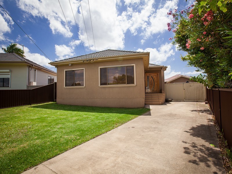 7 Flamingo Pl, Pendle Hill NSW 2145