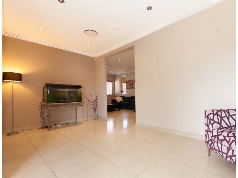 7 Flamingo Pl, Pendle Hill NSW 2145