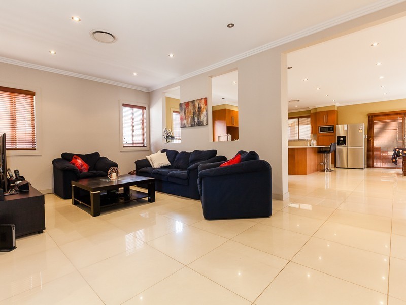 7 Flamingo Pl, Pendle Hill NSW 2145