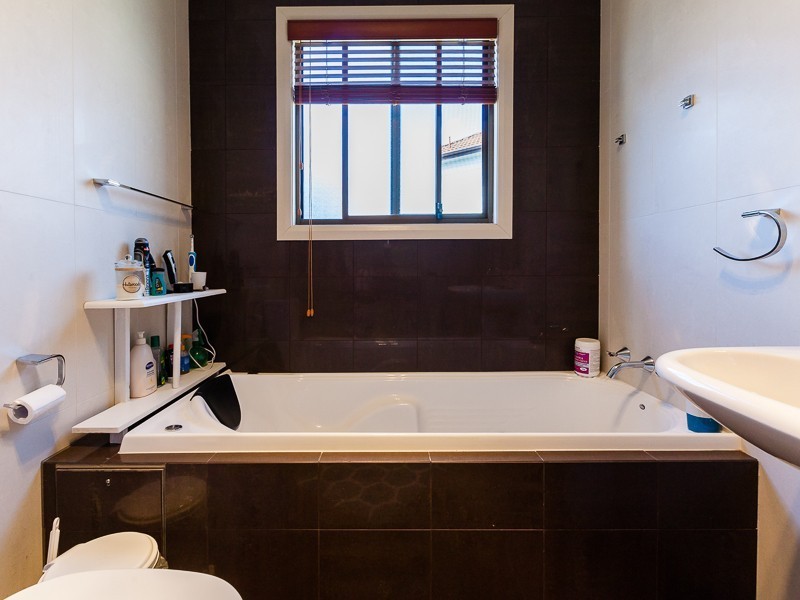 7 Flamingo Pl, Pendle Hill NSW 2145