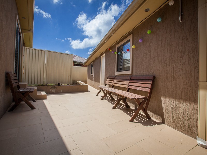 7 Flamingo Pl, Pendle Hill NSW 2145