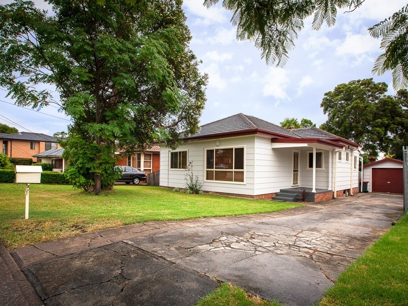 51 Bulli Rd, Toongabbie NSW 2146