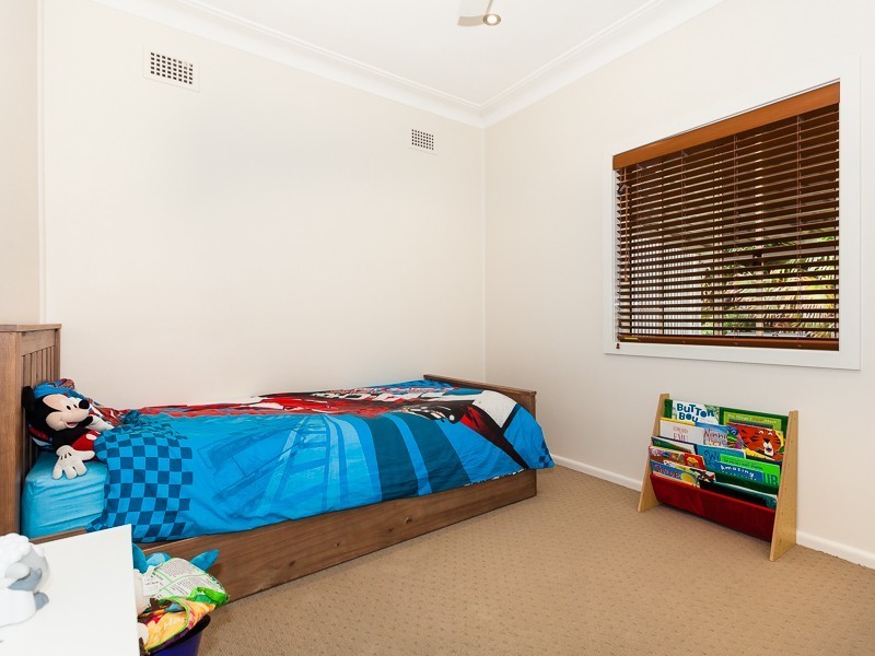 51 Bulli Rd, Toongabbie NSW 2146