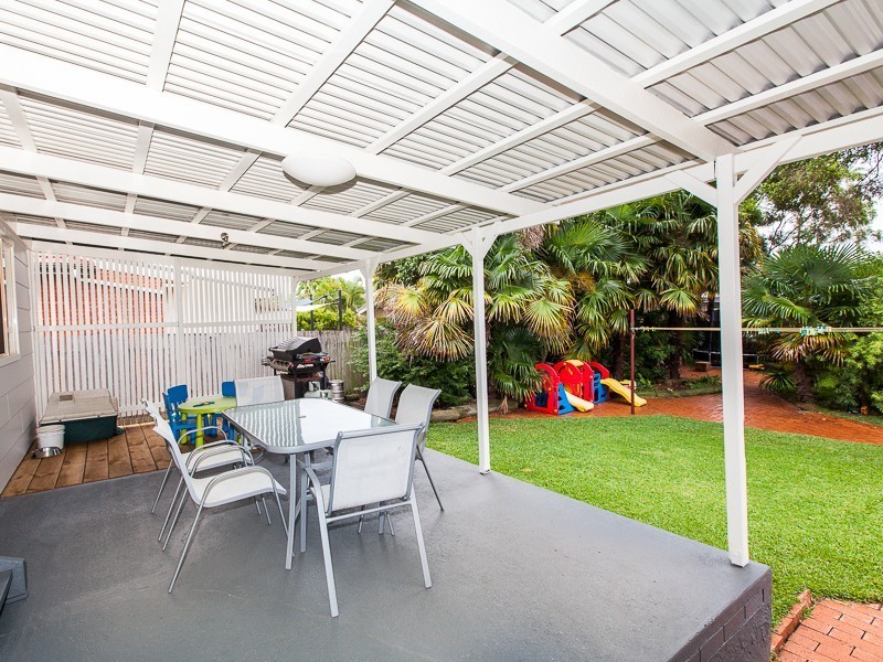 51 Bulli Rd, Toongabbie NSW 2146