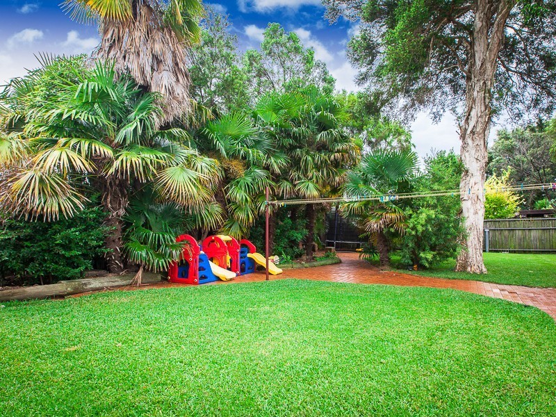 51 Bulli Rd, Toongabbie NSW 2146