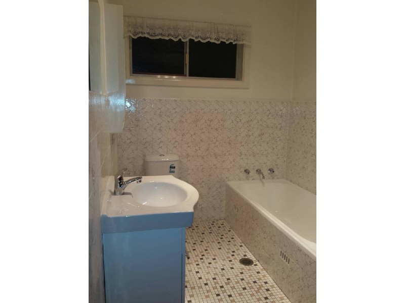 2a Warman Street, Pendle Hill NSW 2145