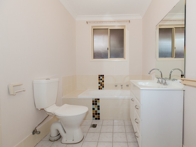 3/5A Binalong Rd, Pendle Hill NSW 2145