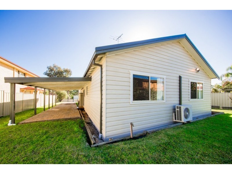 35 Wyena Rd, Pendle Hill NSW 2145
