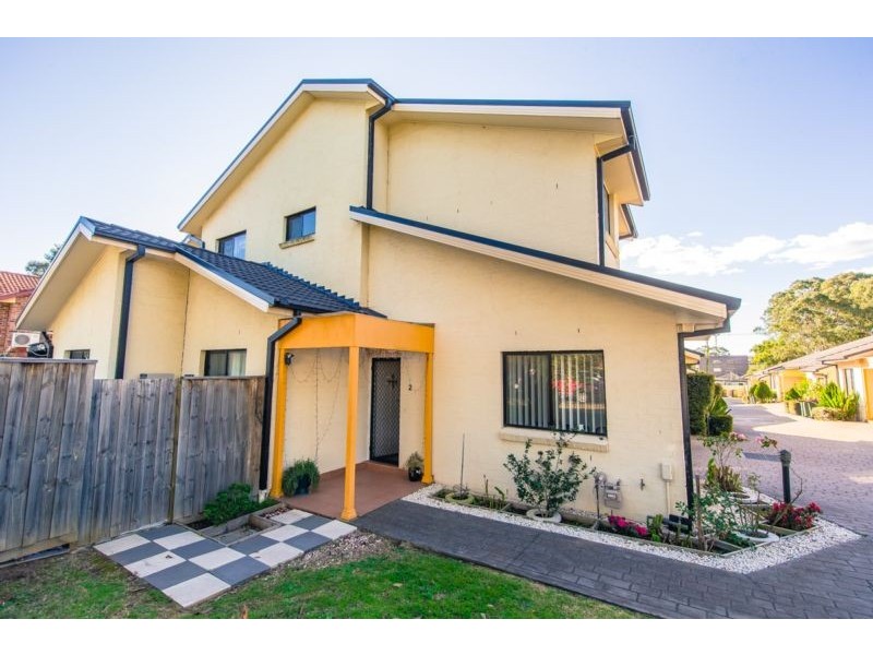 2/18 Girraween Road, Girraween NSW 2145