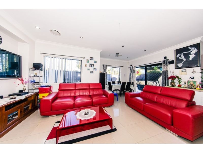 2/18 Girraween Road, Girraween NSW 2145