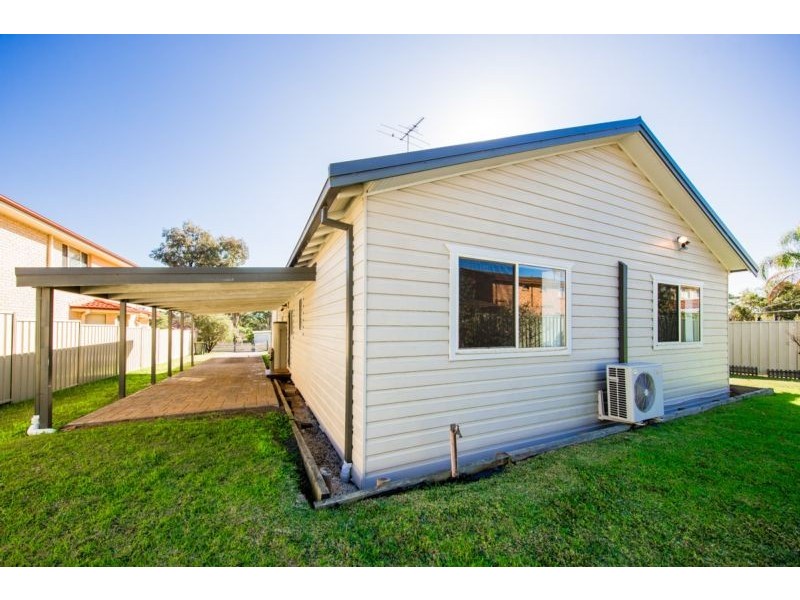 35 Wyena Road, Pendle Hill NSW 2145