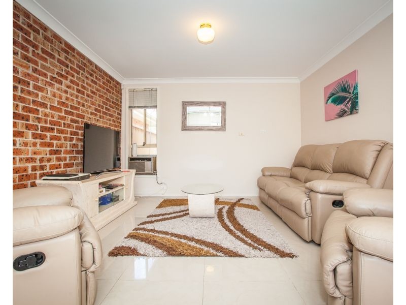 10/5a Binnalong Road, Pendle Hill NSW 2145