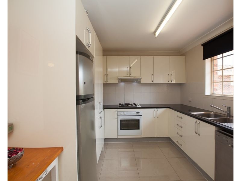 10/5a Binnalong Road, Pendle Hill NSW 2145