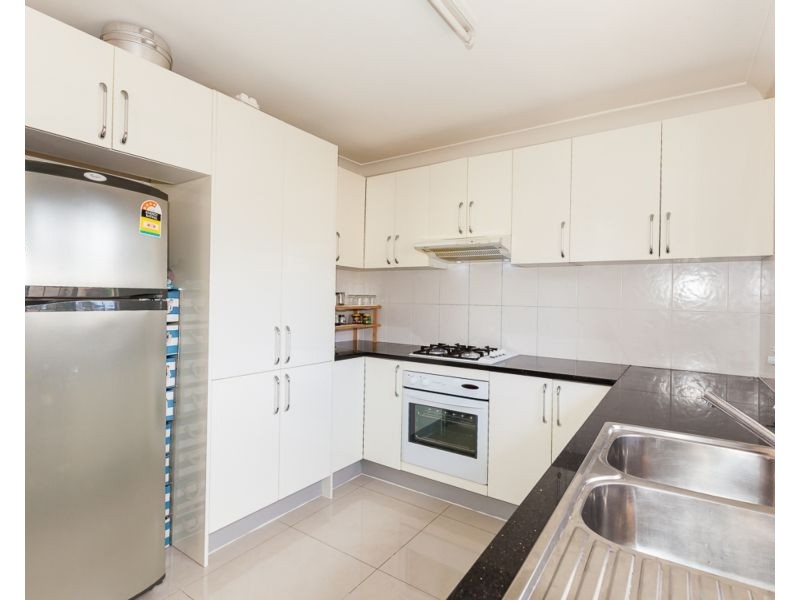 10/5a Binnalong Road, Pendle Hill NSW 2145