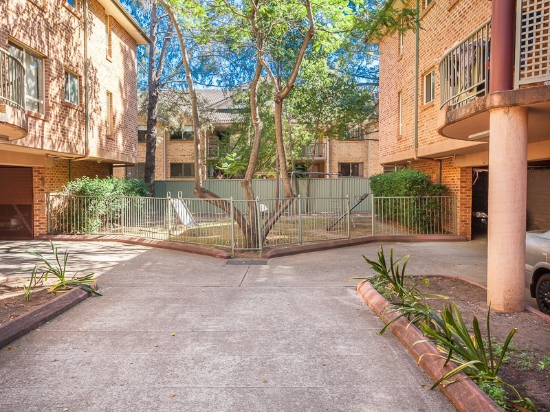 12/221 Dunmore Street, Pendle Hill NSW 2145