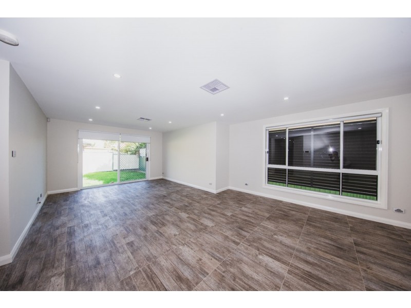 8C Tungarra Road, Girraween NSW 2145