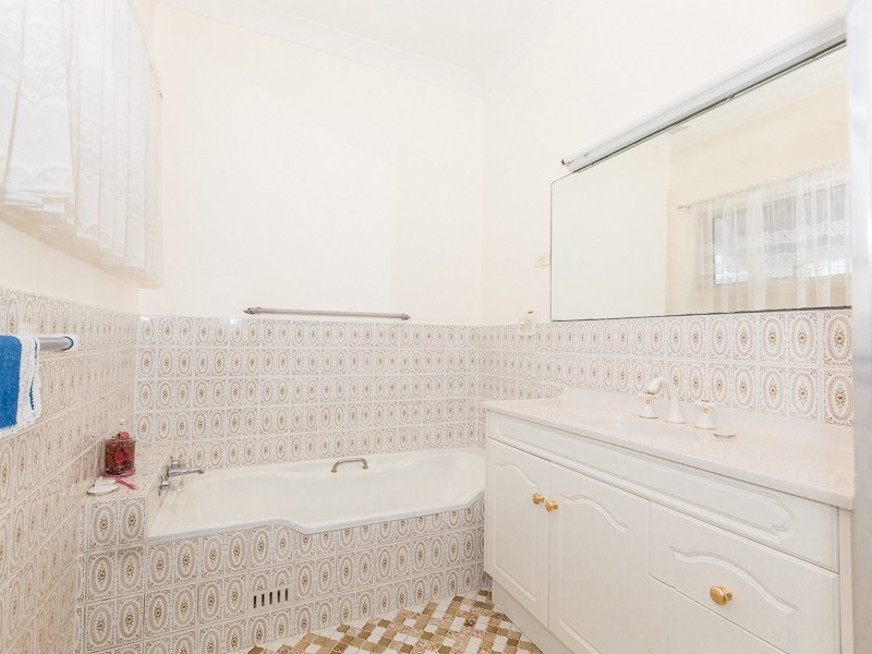 8 Calla Grove, Pendle Hill NSW 2145