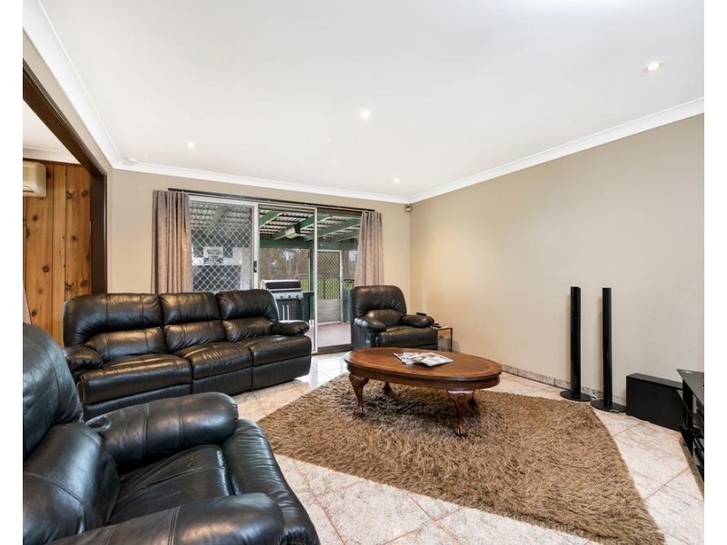 28 Popondetta Avenue, Glenfield NSW 2167