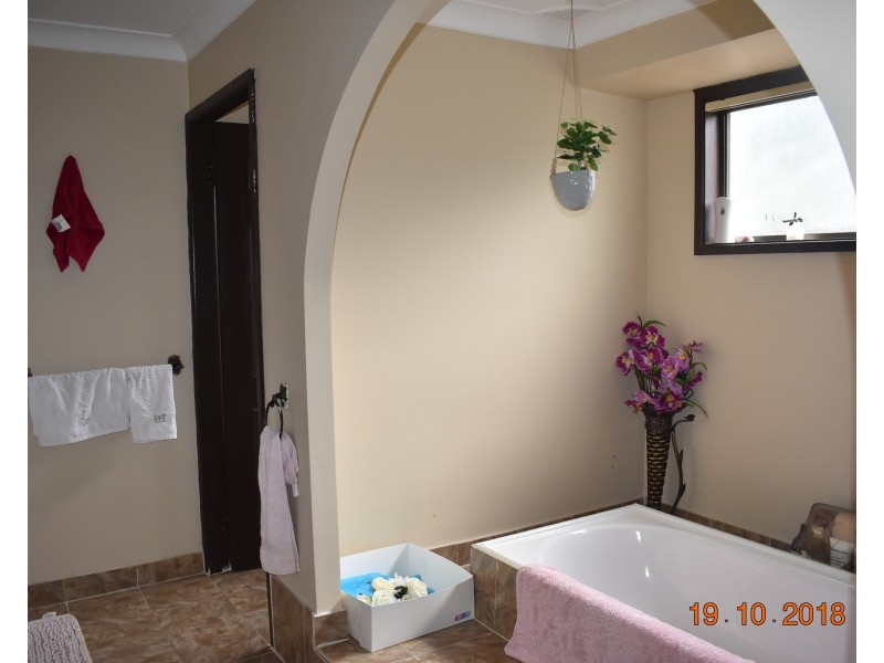 28 Popondetta Avenue, Glenfield NSW 2167