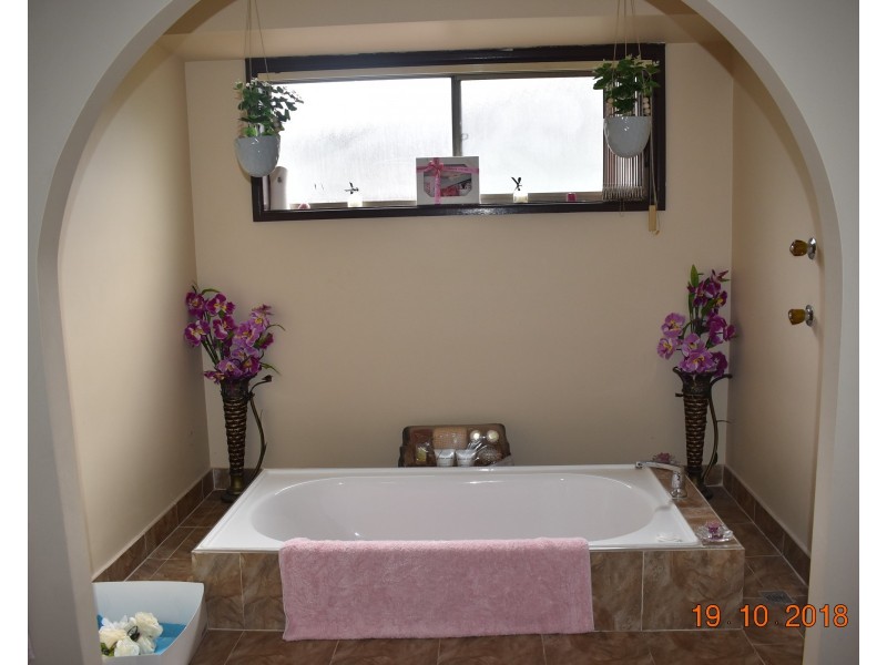 28 Popondetta Avenue, Glenfield NSW 2167