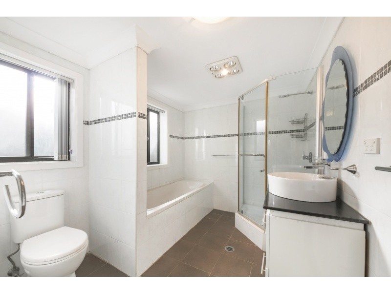 1/2 Napier street, Mays Hill NSW 2145