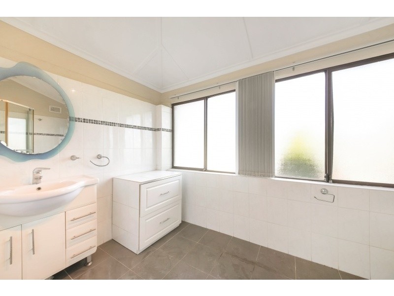 1/2 Napier street, Mays Hill NSW 2145