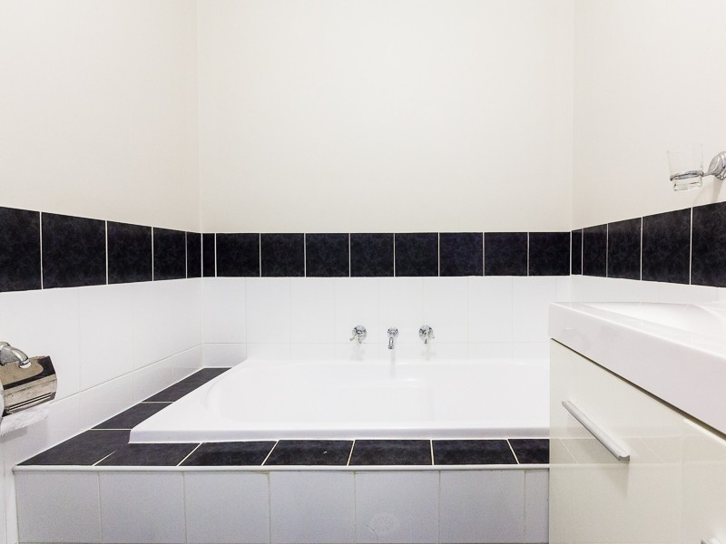 2/201 Targo Road, Girraween NSW 2145