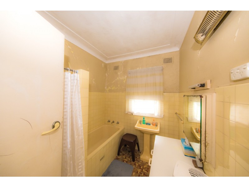 32 Rowley Street, Pendle Hill NSW 2145