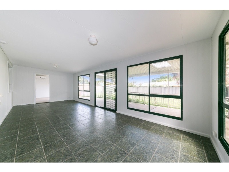 8 Skylark Crescent, Erskine Park NSW 2759