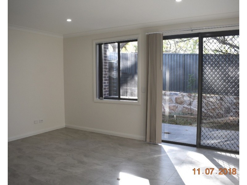 4/8 Carinya Road, Girraween NSW 2145