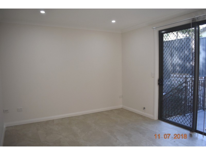 6/8 Carinya Road, Girraween NSW 2145