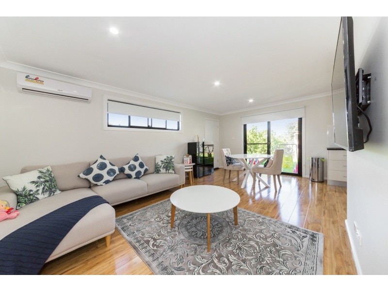 12a Orleans Crescent, Toongabbie NSW 2146