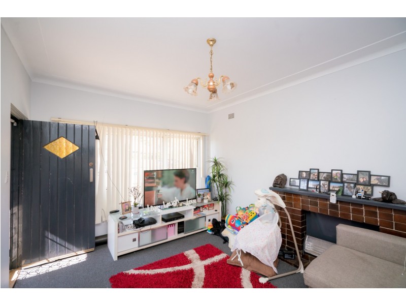 2B Whitworth Street, Westmead NSW 2145