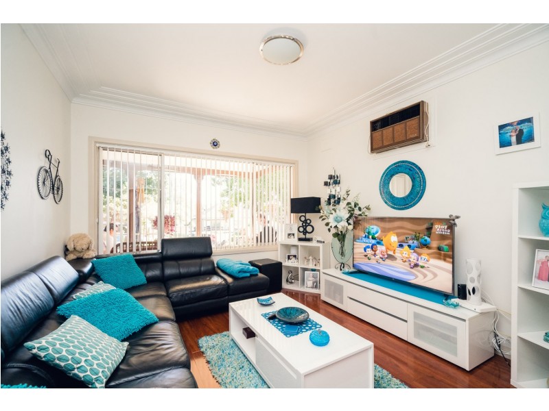 5 Wyena Road, Pendle Hill NSW 2145