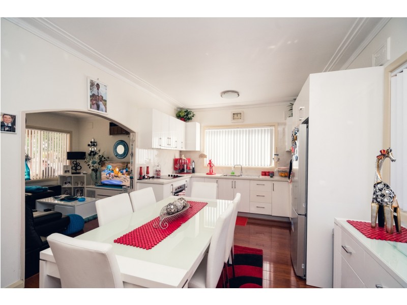 5 Wyena Road, Pendle Hill NSW 2145