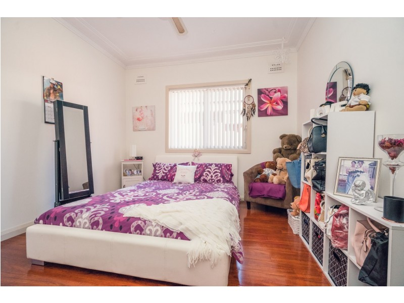 5 Wyena Road, Pendle Hill NSW 2145