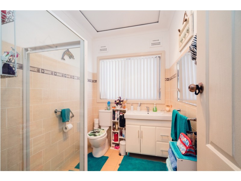 5 Wyena Road, Pendle Hill NSW 2145