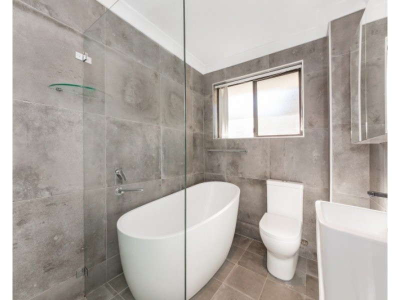 2/26 Central Avenue, Westmead NSW 2145