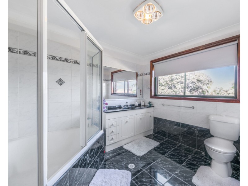 28 Falcon Crescent, Claremont Meadows NSW 2747