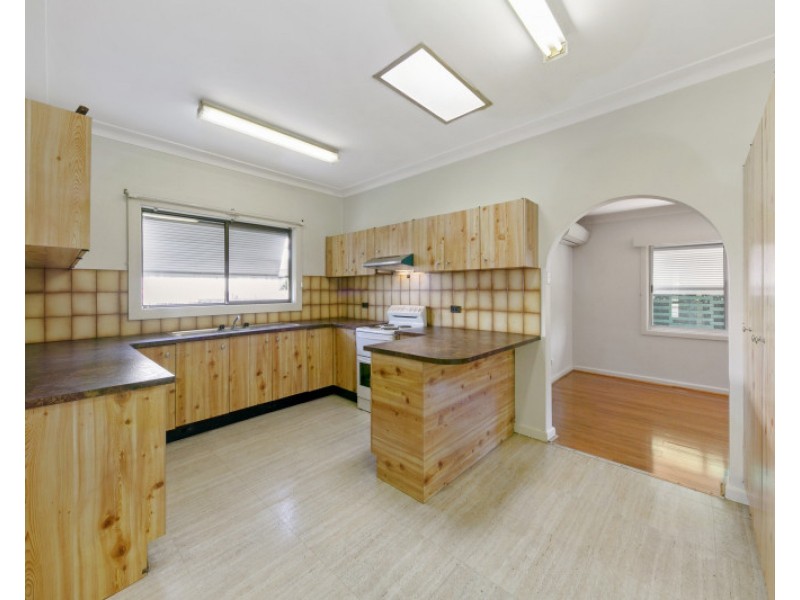 12 French Avenue, Toongabbie NSW 2146