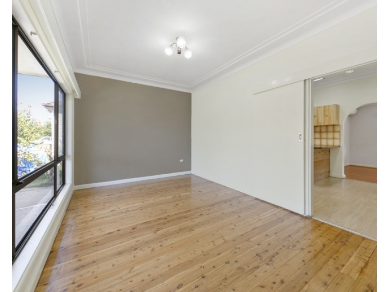 12 French Avenue, Toongabbie NSW 2146