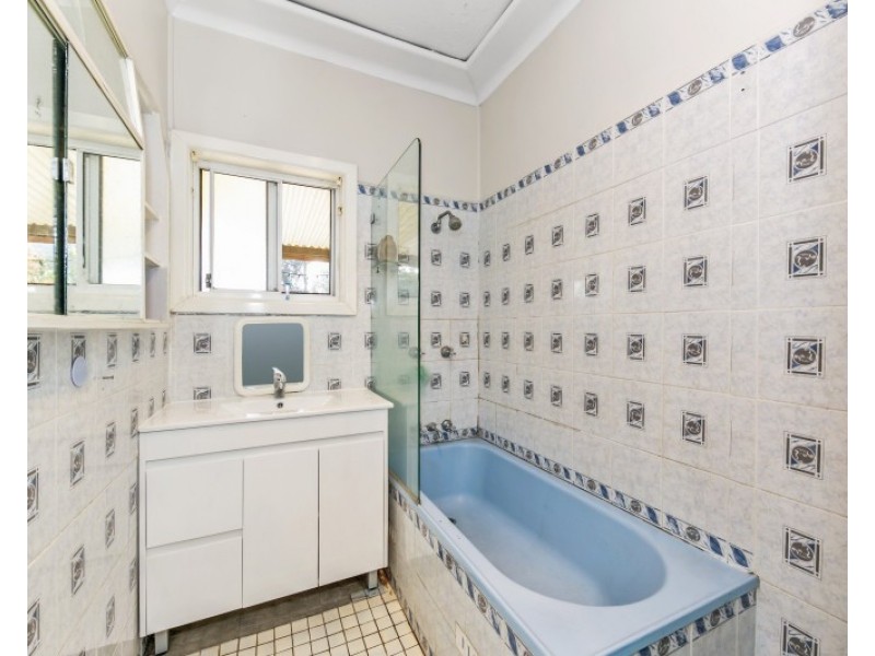 39 Mandoon Road, Girraween NSW 2145