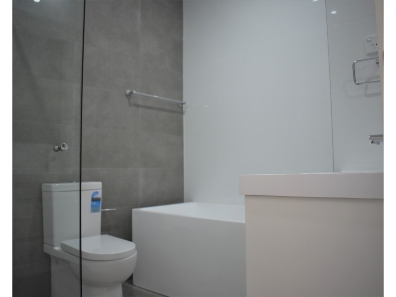 2/129-133 Dunmore St, Wentworthville NSW 2145