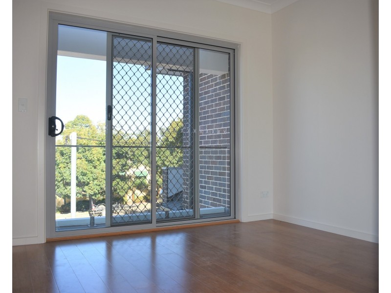 2/129-133 Dunmore St, Wentworthville NSW 2145