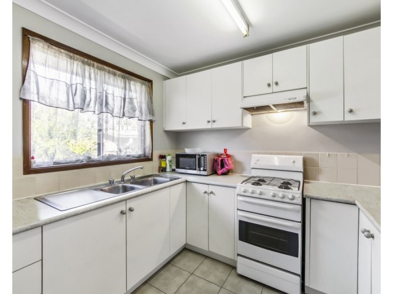 2/117a Binalong Rd, Old Toongabbie NSW 2146