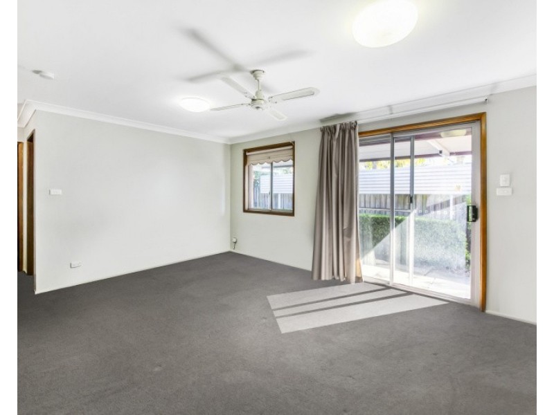 2/117a Binalong Rd, Old Toongabbie NSW 2146