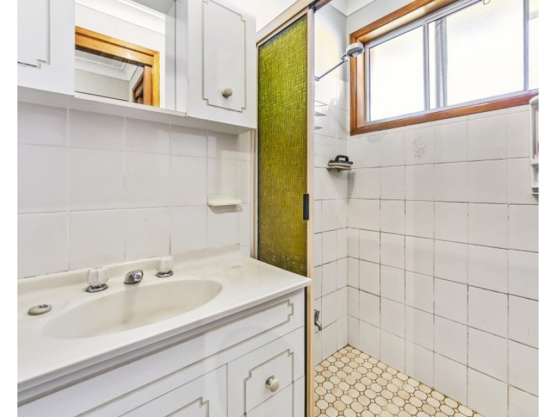 2/117a Binalong Rd, Old Toongabbie NSW 2146