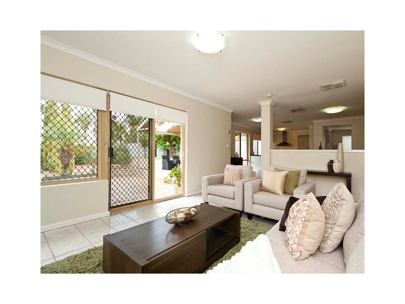 361 Summerlakes Parade, Ballajura WA 6066